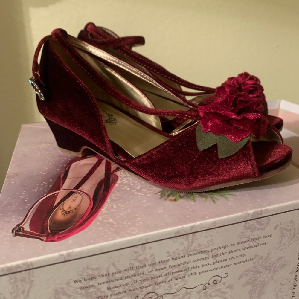 Girls shoes